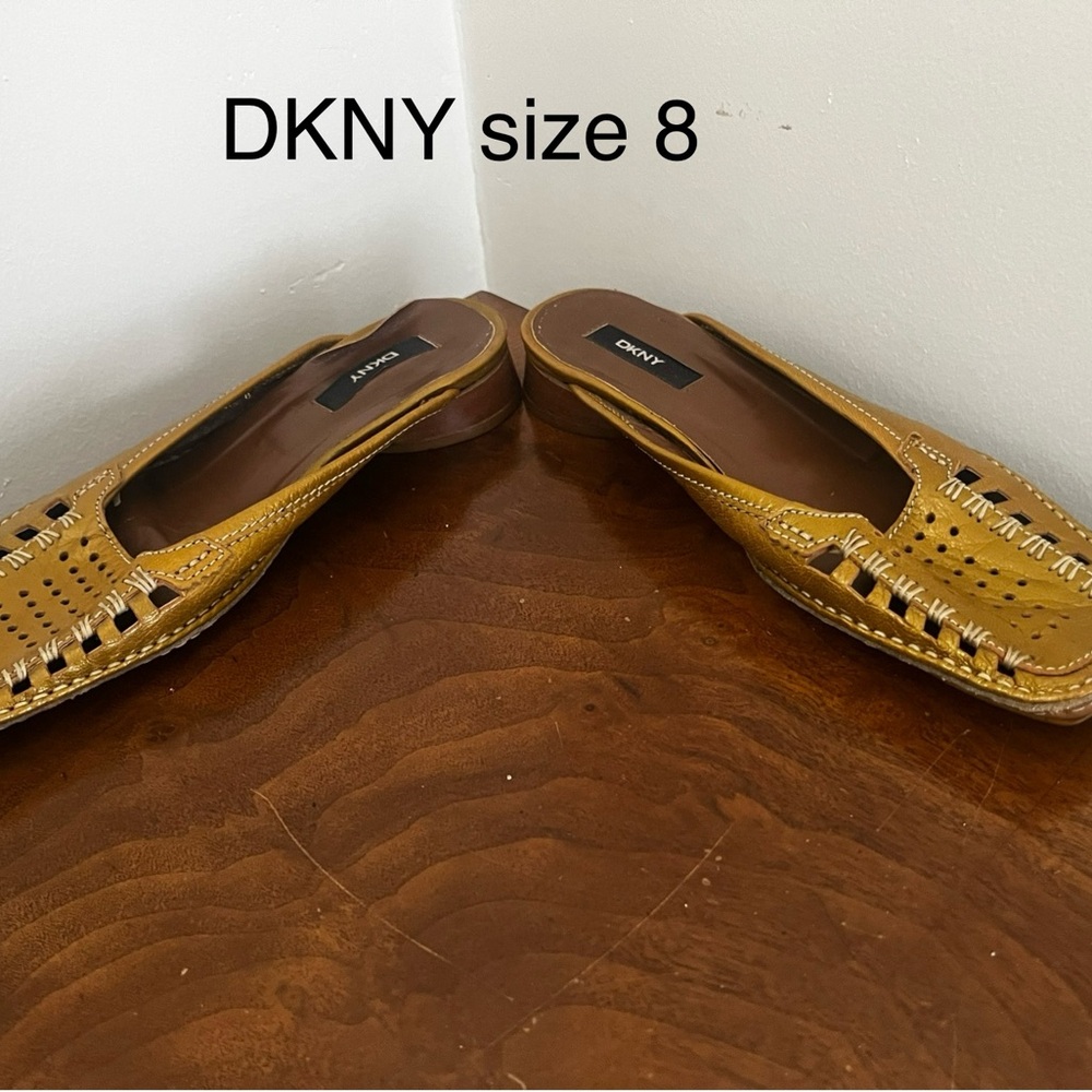 DKNY flats